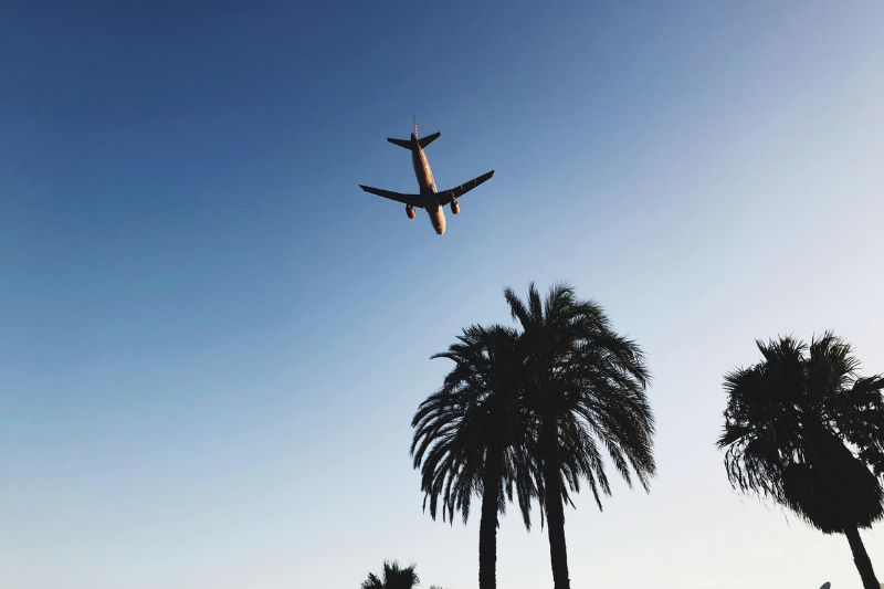 air-travel-with-a-surfboard-1