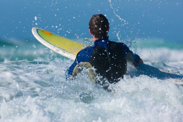 surfing-safety-hold-onto-your-board